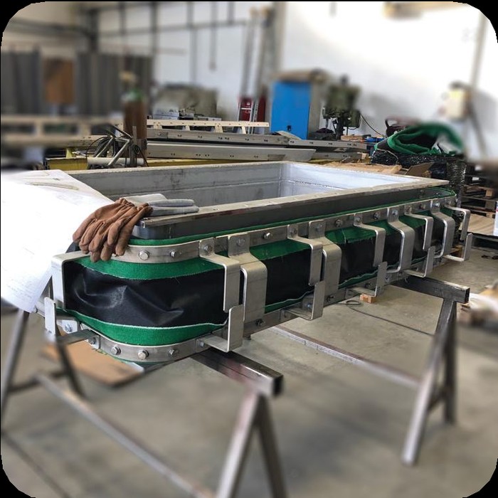 Metal expansion joint circular